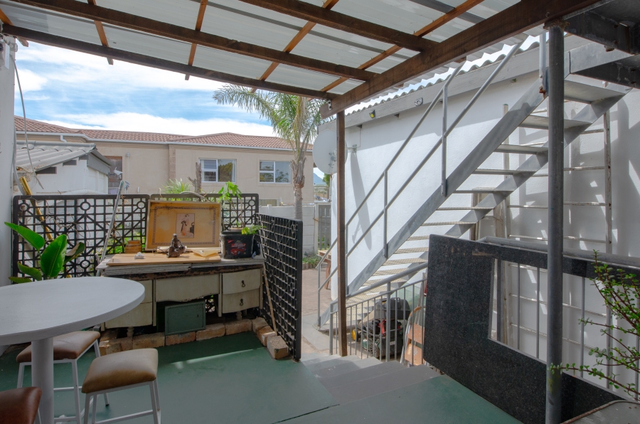 5 Bedroom Property for Sale in Heuningkloof Western Cape